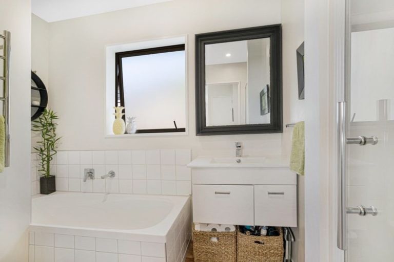 Photo of property in 7 Pukeko Place, Wanaka, 9305