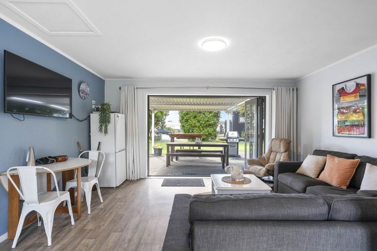 Photo of property in 106 Whitby Place, Whangamata, 3620