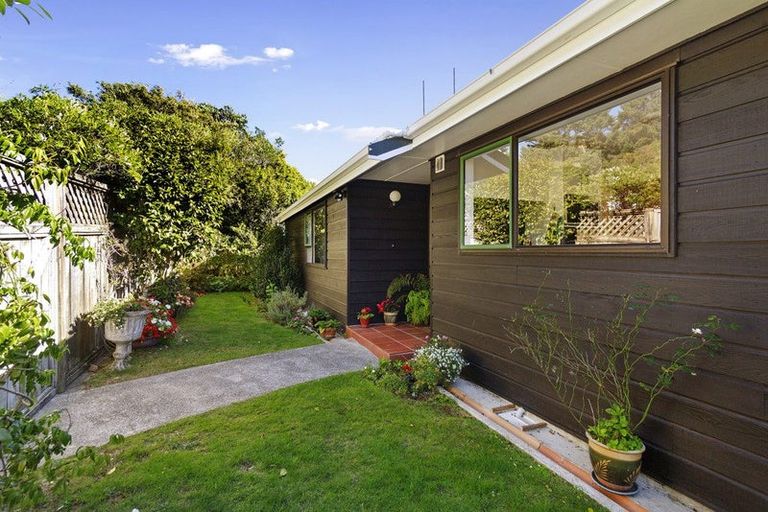 Photo of property in 40 Woodman Drive, Tawa, Wellington, 5028