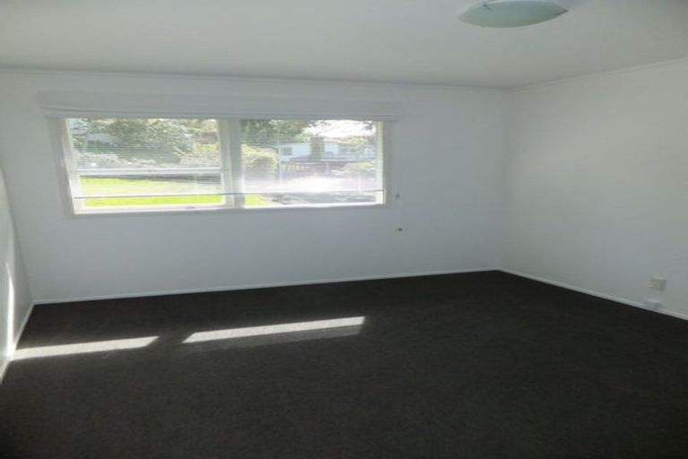 Photo of property in 46 Deuxberry Avenue, Northcote, Auckland, 0627