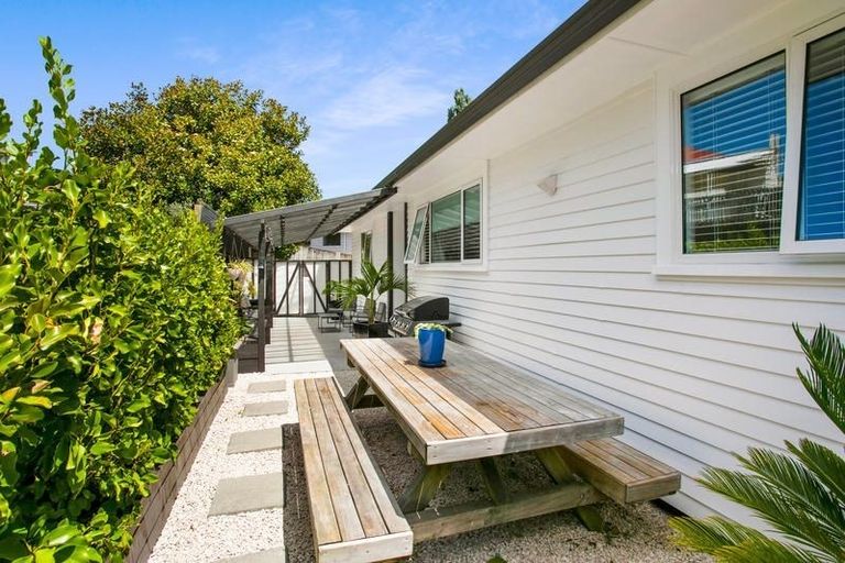 Photo of property in 23a Woodglen Road, Glen Eden, Auckland, 0602