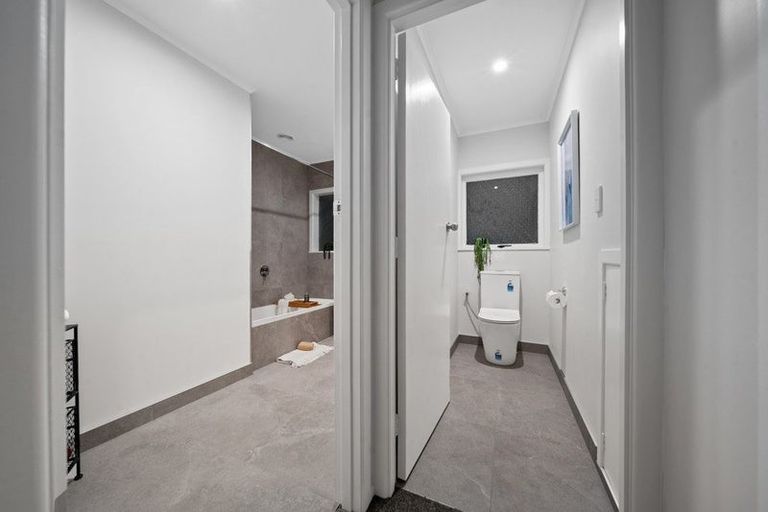 Photo of property in 6 Youngs Road, Papakura, 2110