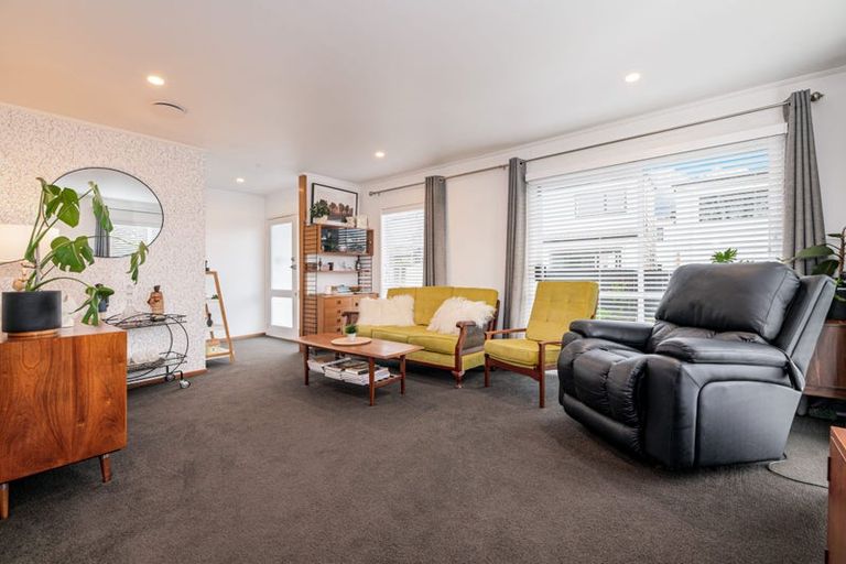 Photo of property in 16 Urlich Drive, Ranui, Auckland, 0612