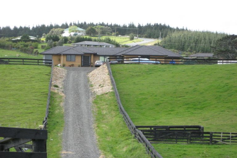 Photo of property in 221 Oraha Road, Kumeu, 0892