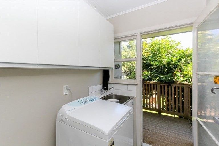 Photo of property in 49a Waiwaka Terrace, Strandon, New Plymouth, 4312