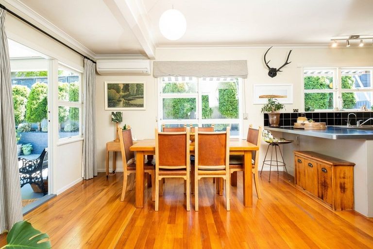 Photo of property in 43 Muritai Crescent, Havelock North, 4130