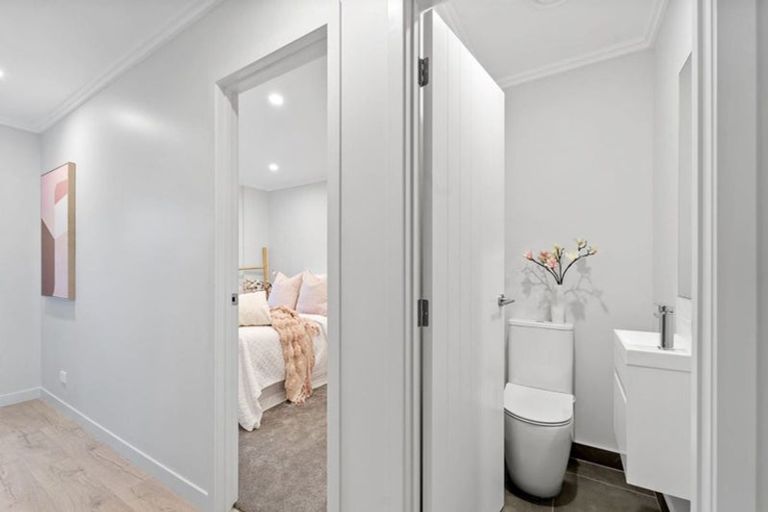 Photo of property in 16 Beach Road, Hobsonville, Auckland, 0616