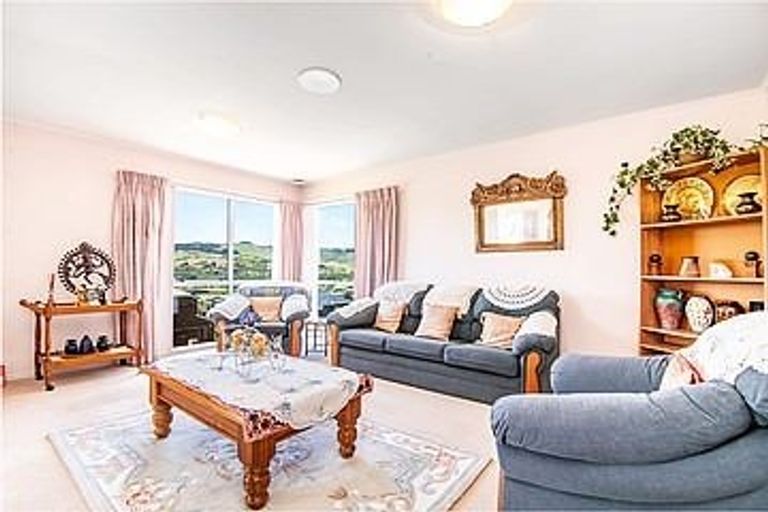 Photo of property in 20 Ordley Grove, Tawa, Wellington, 5028