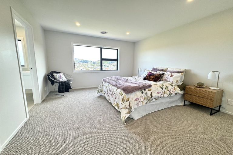 Photo of property in 50 Farnworth Terrace, Glenside, Wellington, 6037