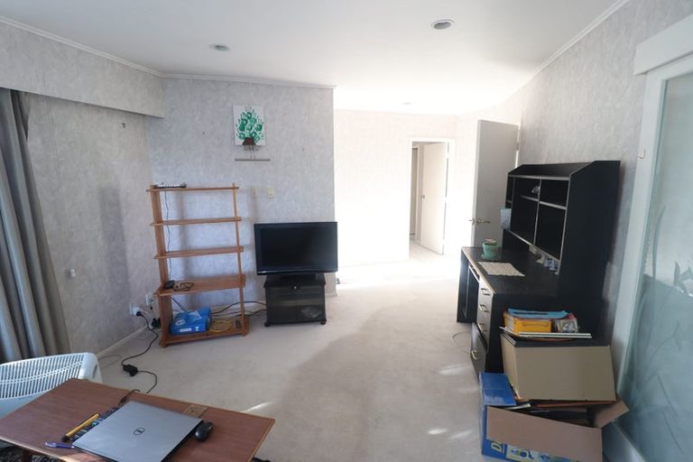 Photo of property in 1 Ngatoa Place, Glenfield, Auckland, 0629