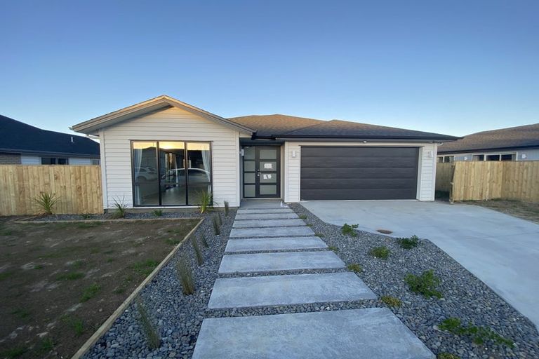 Photo of property in 8 Ahorangi Road, Silverdale, 0932