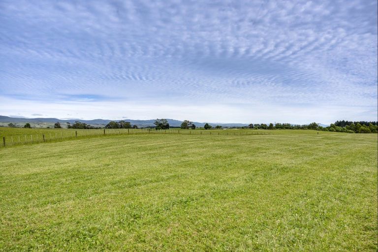 Photo of property in 812 Whakapirau Road, Whakapirau, Maungaturoto, 0583