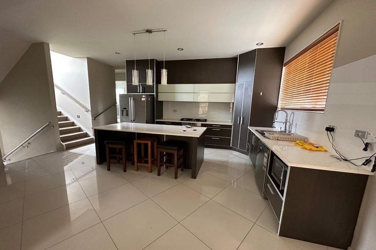 Photo of property in 15 Bintulu Place, Fairview Heights, Auckland, 0632