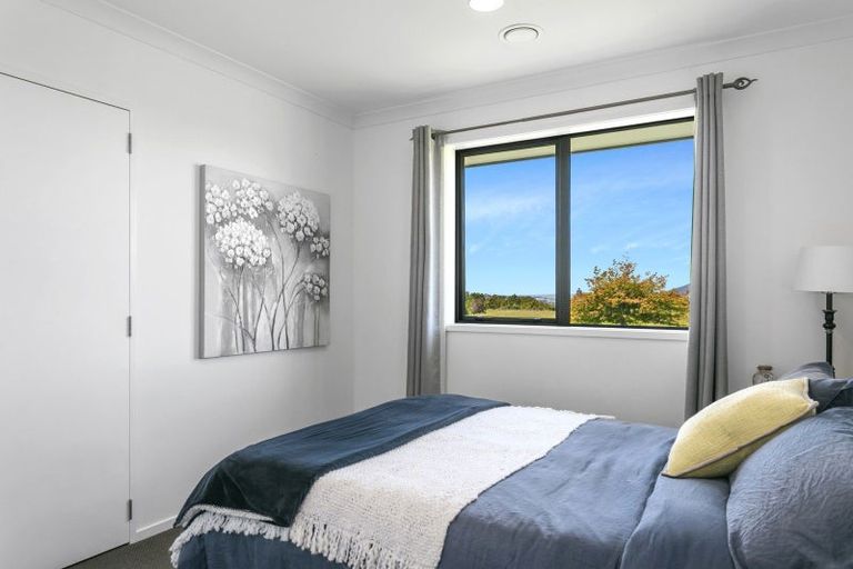 Photo of property in 71 Loch Views Road, Acacia Bay, Taupo, 3385