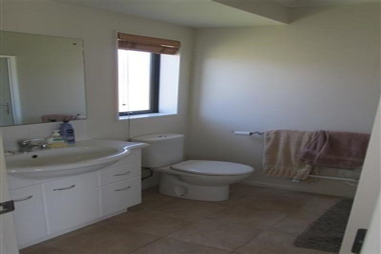 Photo of property in 13 Percy Kinsman Crescent, Riverstone Terraces, Upper Hutt, 5018