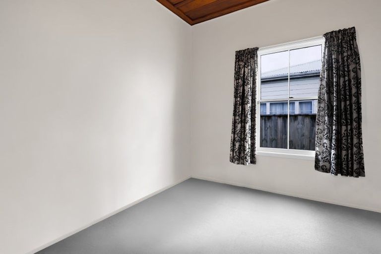 Photo of property in 6 Tawhiti Road, Hawera, 4610