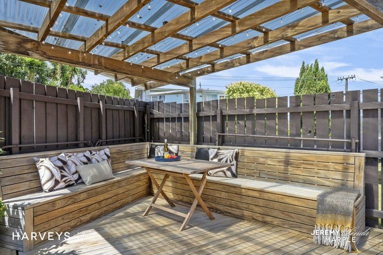 Photo of property in 120 Vodanovich Road, Te Atatu South, Auckland, 0610