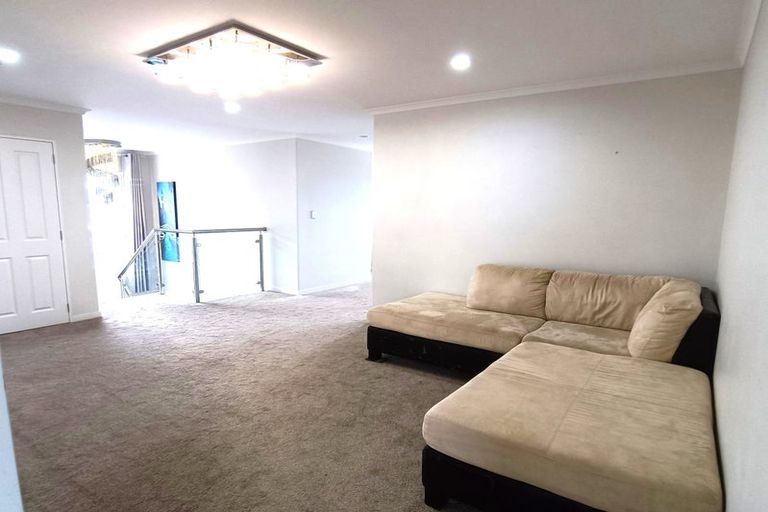 Photo of property in 73 Rosewell Crescent, Flat Bush, Auckland, 2019