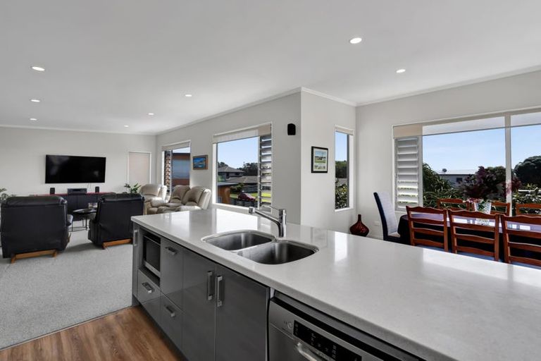 Photo of property in 18 Parkvue Drive, Bell Block, New Plymouth, 4312