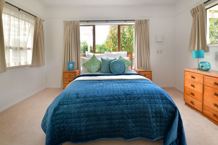 Photo of property in 9 Elgin Place, Red Beach, 0932