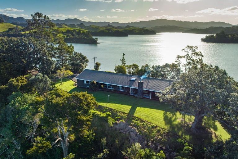 Photo of property in 150 Whangaruru Wharf Road, Whangaruru, Hikurangi, 0184