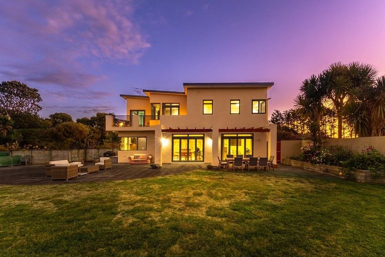 Photo of property in 114 Rutherford Drive, Waikanae Beach, Waikanae, 5036
