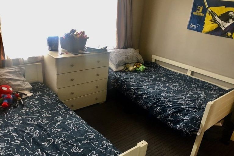 Photo of property in 1/7 Te Atatu Road, Te Atatu South, Auckland, 0610