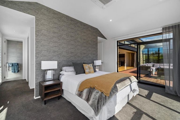 Photo of property in 13 Sapphire Spring Rise, Wanaka, 9305