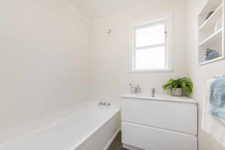 Photo of property in 8 Norwich Place, Awapuni, Palmerston North, 4412