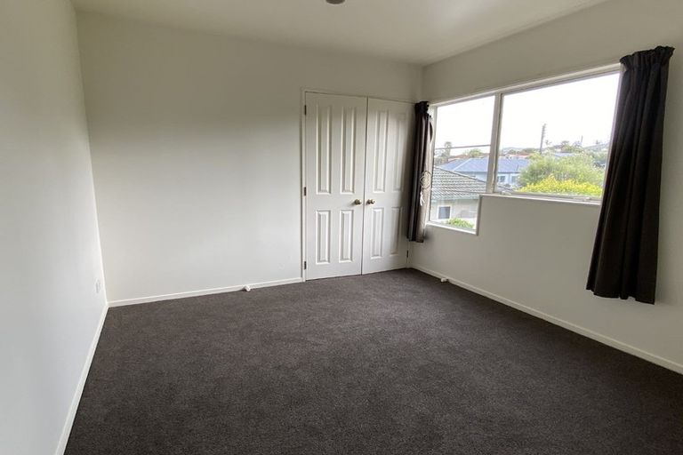 Photo of property in 2/336a East Coast Road, Sunnynook, Auckland, 0632