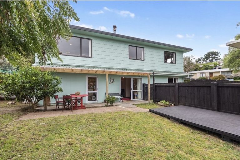 Photo of property in 2 Leander Road, Bayswater, Auckland, 0622