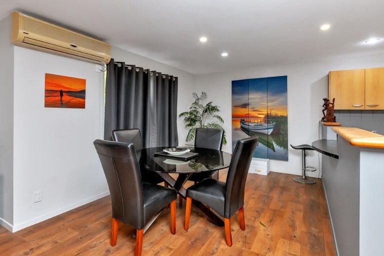 Photo of property in 16a Bermuda Place, One Tree Point, 0118