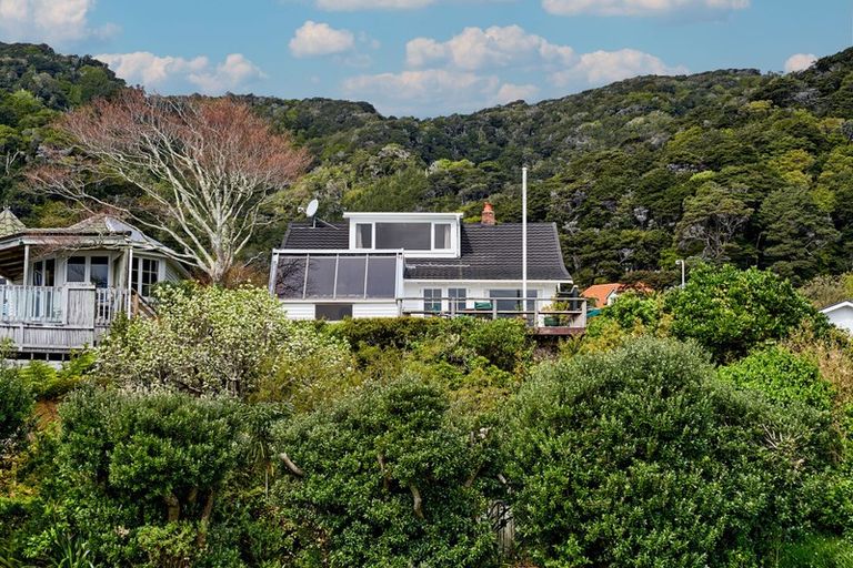 Photo of property in 5 Tui Road, Days Bay, Lower Hutt, 5013