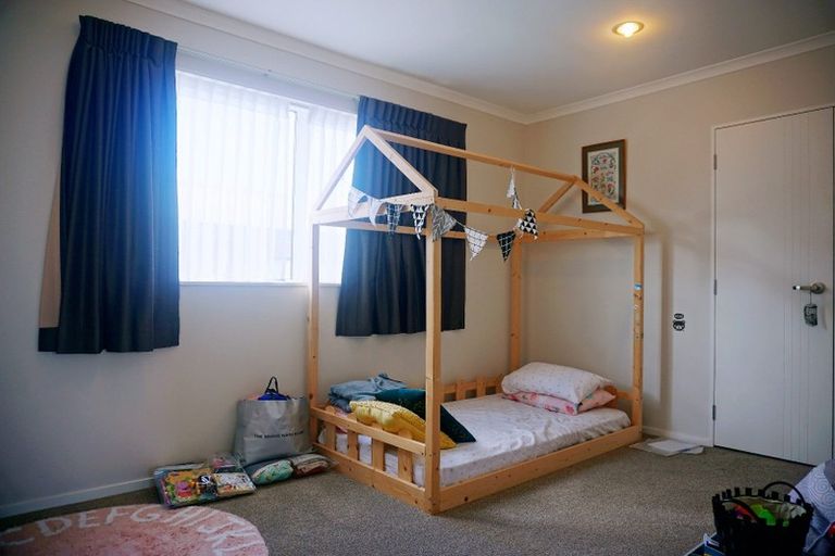 Photo of property in 27a Normanton Street, Glenfield, Auckland, 0629