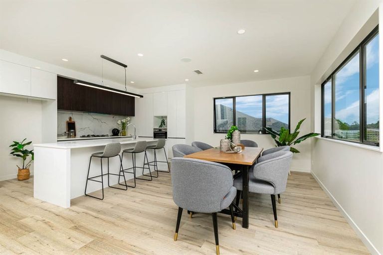 Photo of property in 19 Tautoru Avenue, Orewa, 0931