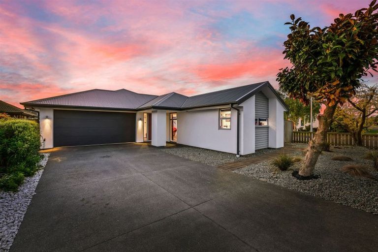 Photo of property in 1 Rue De La Mare, Parklands, Christchurch, 8083