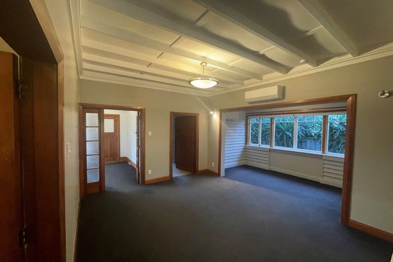 Photo of property in 40 Waiwaka Terrace, Strandon, New Plymouth, 4312