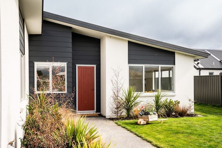 Photo of property in 4 Risinghurst Terrace, Lower Shotover, Queenstown, 9304