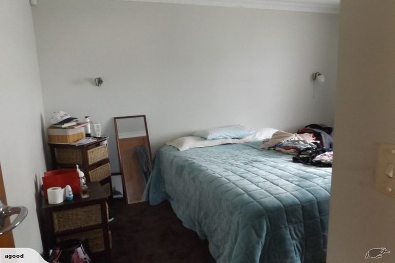 Photo of property in 2/7 Queen Street, Papakura, 2110