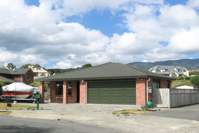 Photo of property in 45 Clearwater Terrace, Brown Owl, Upper Hutt, 5018