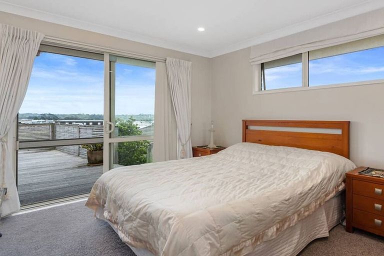 Photo of property in 39 Bluebird Crescent, Unsworth Heights, Auckland, 0632