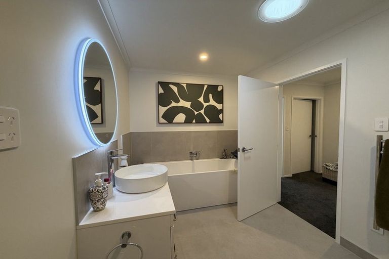 Photo of property in 33 Bristol Freighter Road, Hobsonville, Auckland, 0616