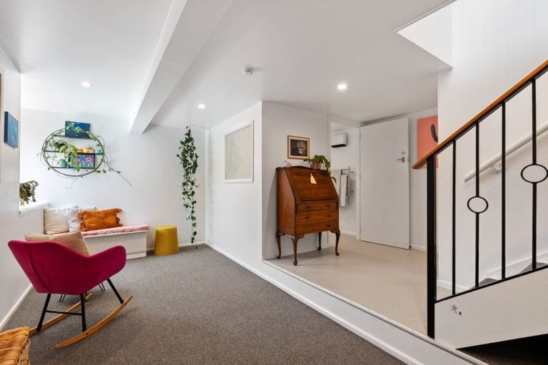 Photo of property in 19 Kereru Bend, Tawa, Wellington, 5028