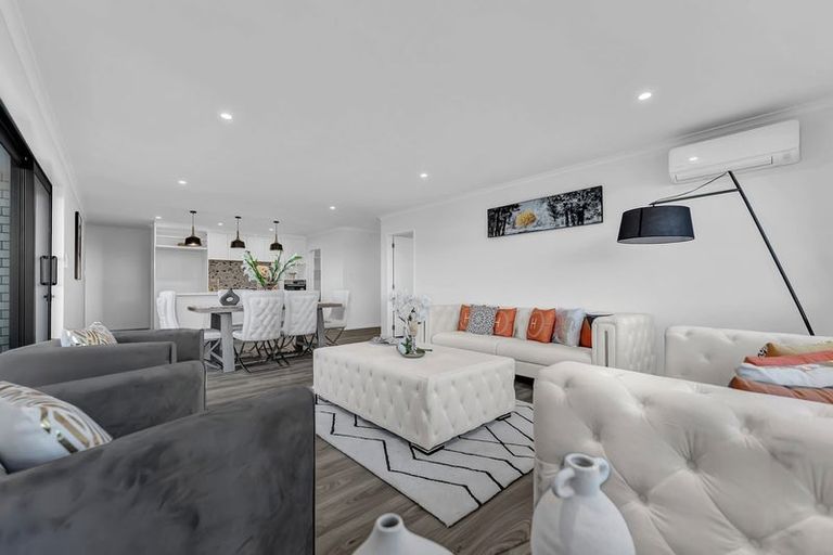 Photo of property in 8 Viv Green Place, Pokeno, 2402