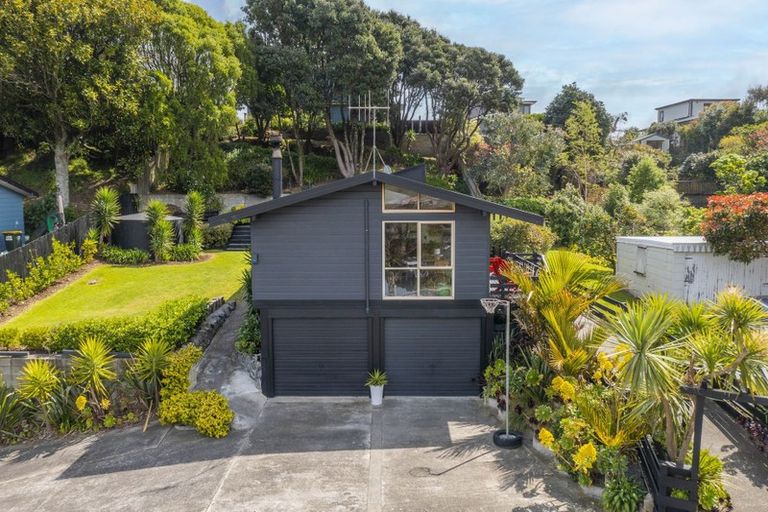 Photo of property in 19 Renown Road, Raumati South, Paraparaumu, 5032
