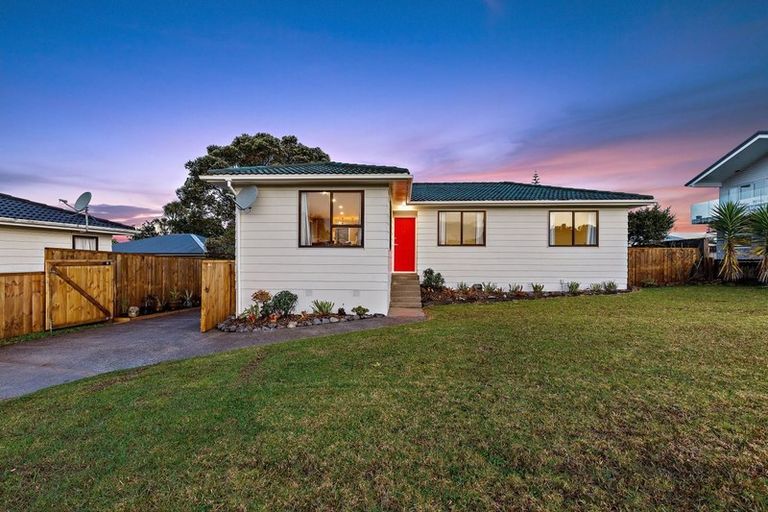 Photo of property in 6 Patrice Place, Massey, Auckland, 0614