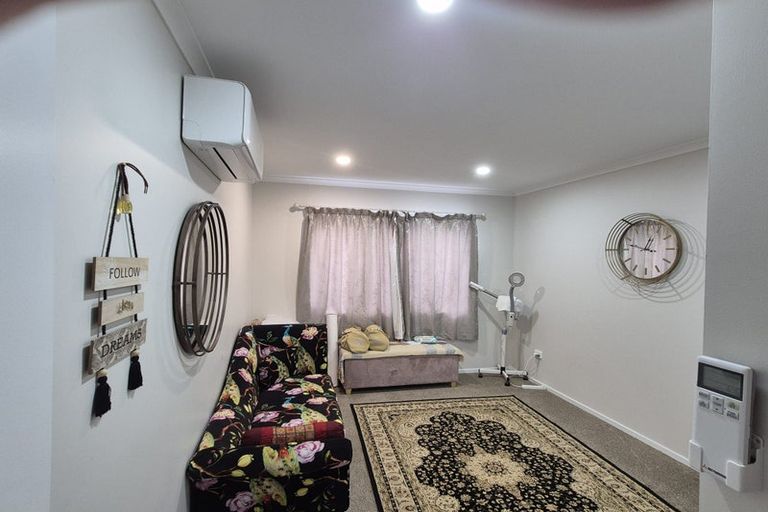 Photo of property in 50 Archmillen Avenue, Pakuranga Heights, Auckland, 2010