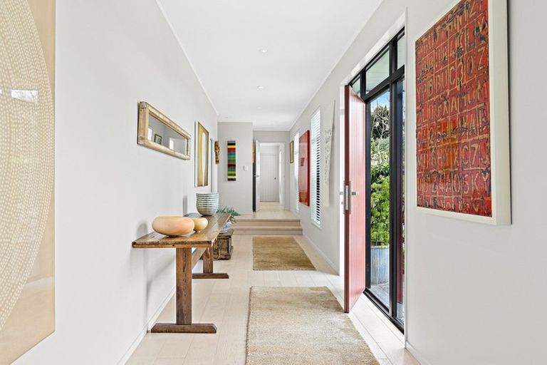 Photo of property in 30 Tamahunga Drive, Matakana, 0985