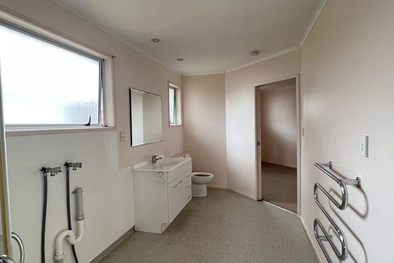 Photo of property in 16a Normanton Street, Glenfield, Auckland, 0629