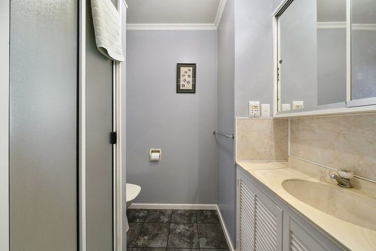 Photo of property in 56 Mana View Road, Paremata, Porirua, 5026